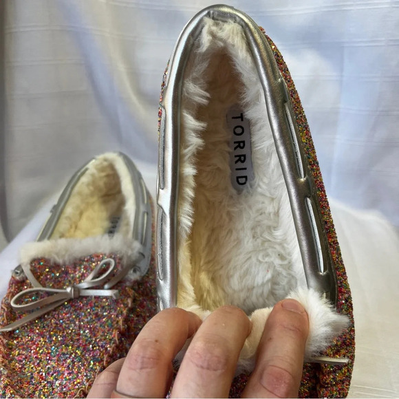 Torrid Moccasin Sparkle Faux Fur Slippers NWOT  Size 7 WW Fairy Barbiecore - Picture 8 of 13